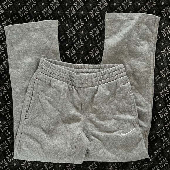 Nike Sweatpants - Picture 1 of 4